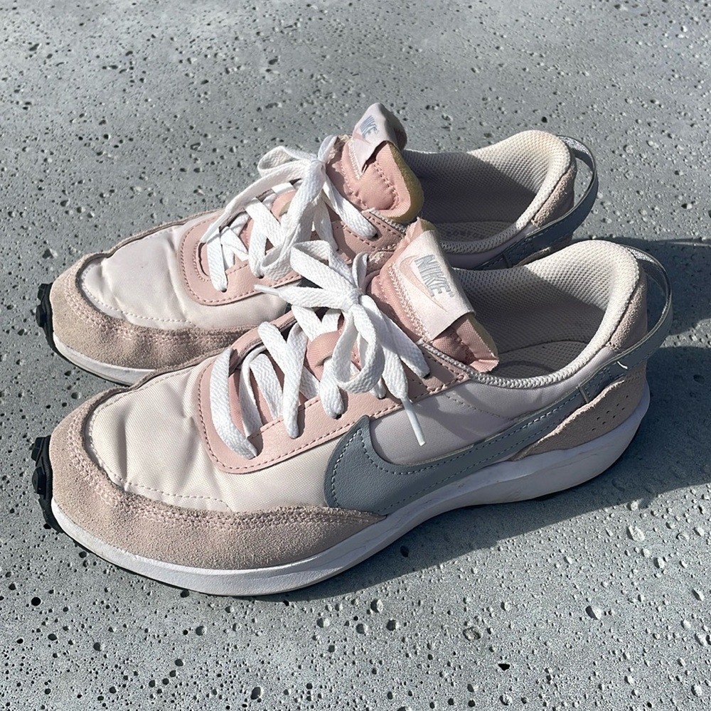 Size 8 Nike sneaker in great condition